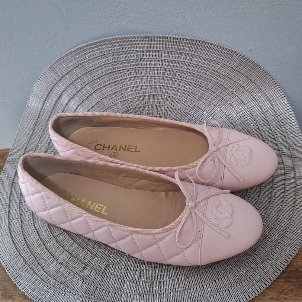 CHANEL Light Pink Quilted Leather Ballet Flats with Bow - Picture 9 of 10